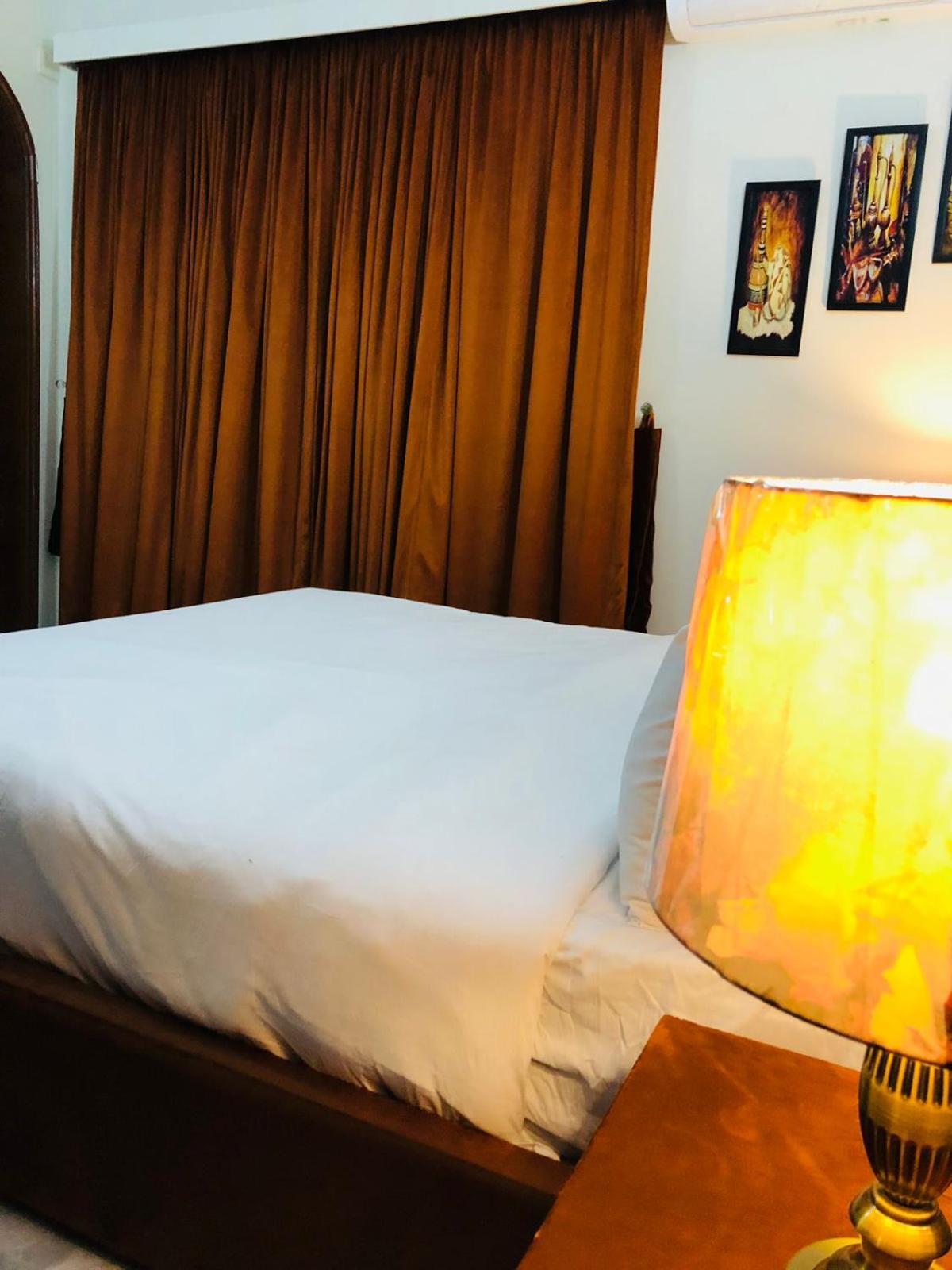 Royal Executive Hotel Islamabad Bagian luar foto